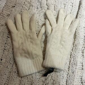 Urban Outfitters White Cable Knit Gloves